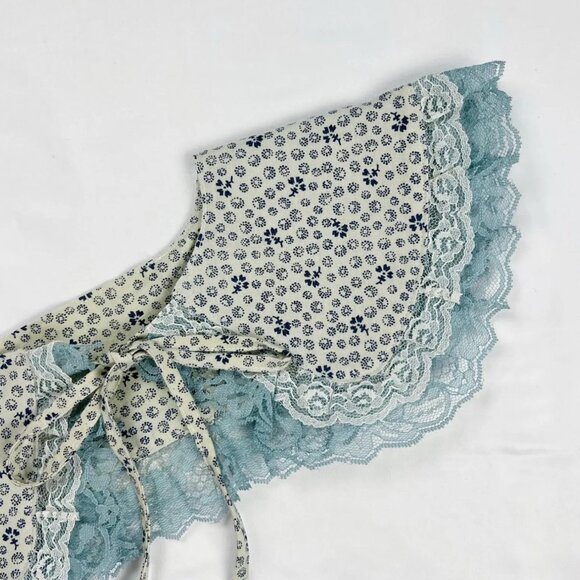 Vintage‑Inspired Detachable Collar – Blue Floral Print with Lace Trim - Picture 5 of 5